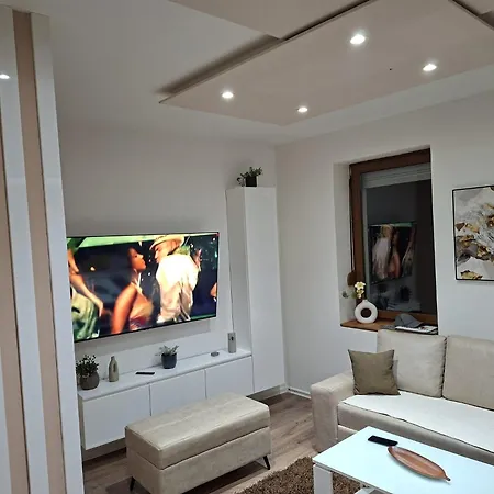 Courtyard Center House With Free Parking Garage Apartamento *