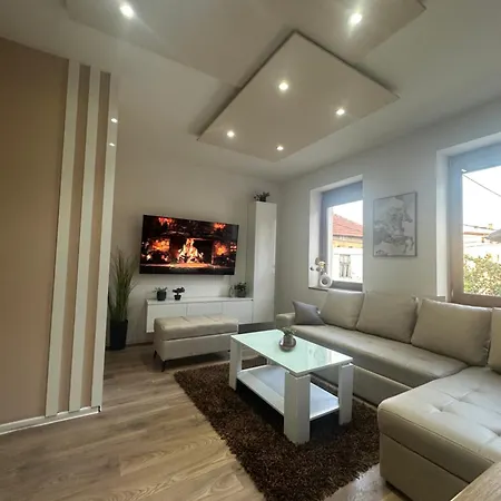 Courtyard Center House With Free Parking Garage Apartamento *