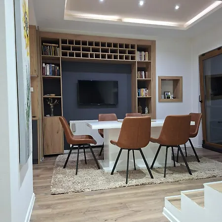 Apartamento Courtyard Center House With Free Parking Garage