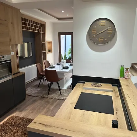 Apartamento Courtyard Center House With Free Parking Garage *