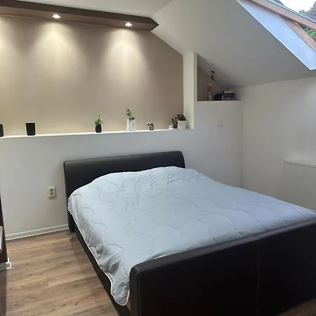 Courtyard Center House With Free Parking Garage Apartamento Travnik