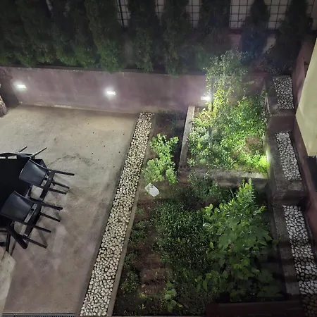 아파트 Courtyard Center House With Free Parking Garage
